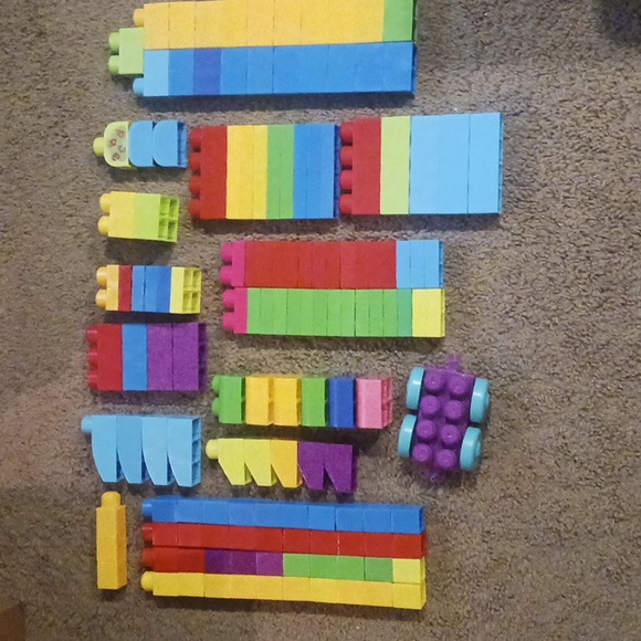 140 PIECE Mega Bloks - Picture 2 of 3